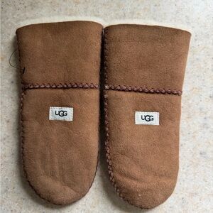 UGG Chestnut Brown Suede Mittens